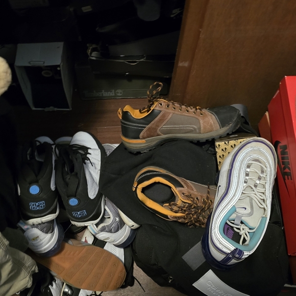 Shoes - Picture 4 of 7